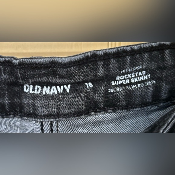 Old Navy High Rise Rockstar Super Skinny Secret Slim Pockets - Picture 4 of 5